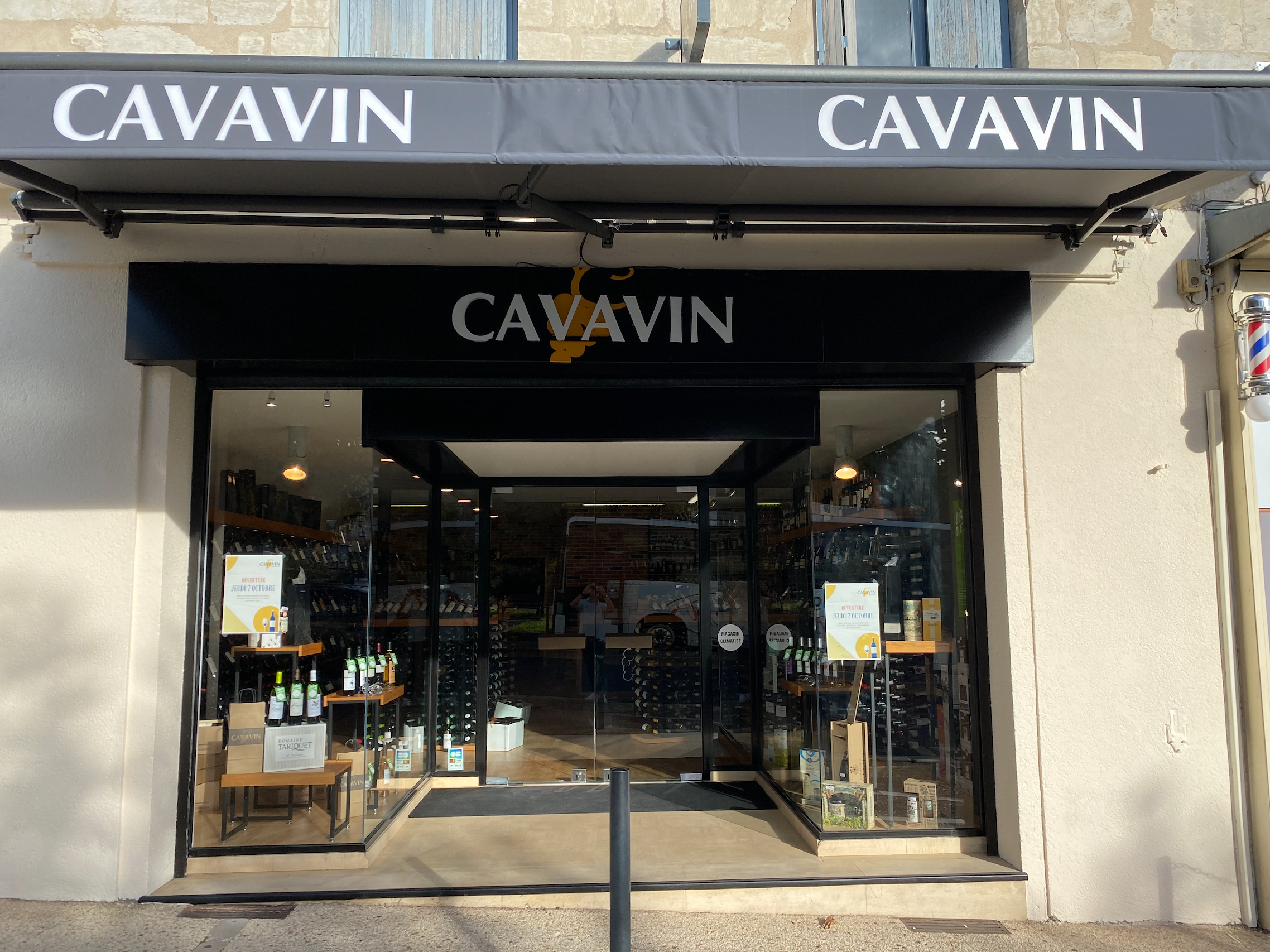 Devanture du CAVAVIN Périgueux